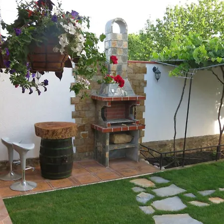 Guest house Aurora *