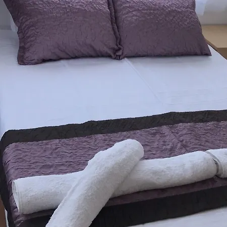 בית הארחה Aurora *