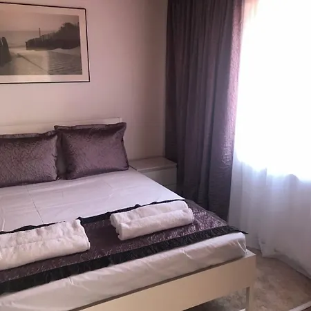 Aurora בית הארחה גולדן סנדס