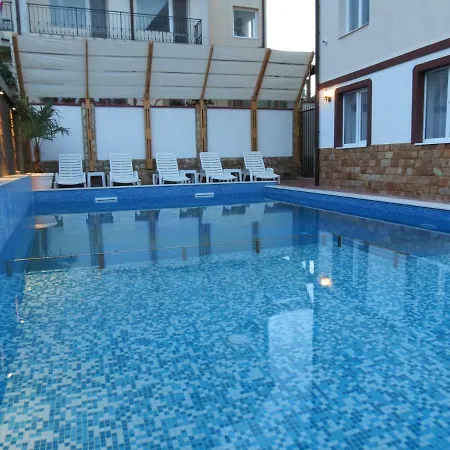 בית הארחה Aurora