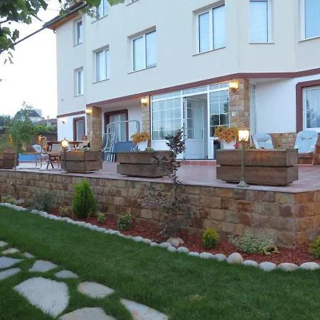 בית הארחה Aurora